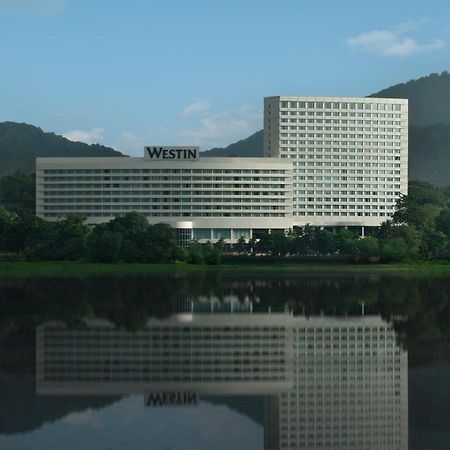 The Westin Mumbai Powai Lake Экстерьер фото