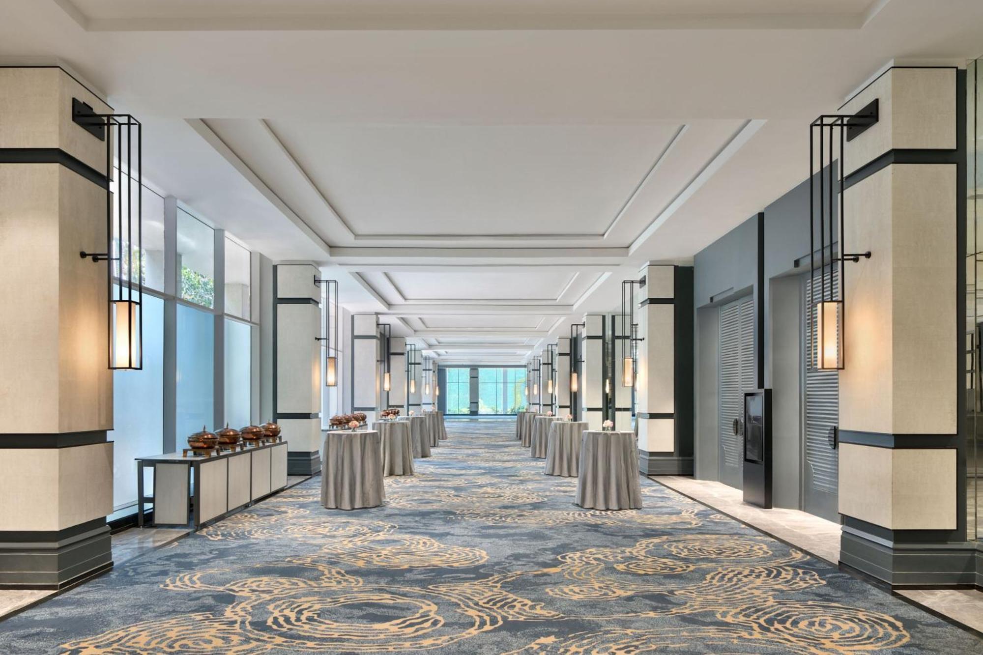 The Westin Mumbai Powai Lake Экстерьер фото