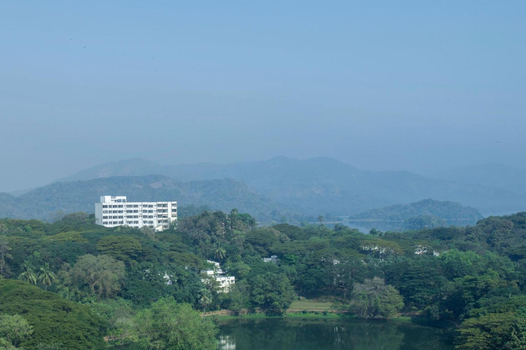 The Westin Mumbai Powai Lake Экстерьер фото
