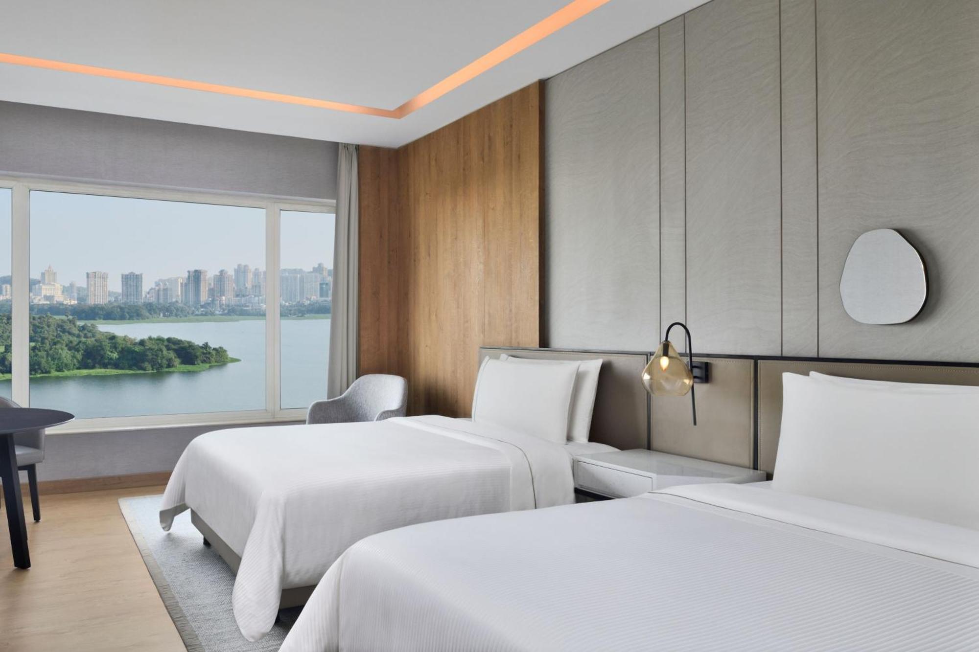 The Westin Mumbai Powai Lake Экстерьер фото