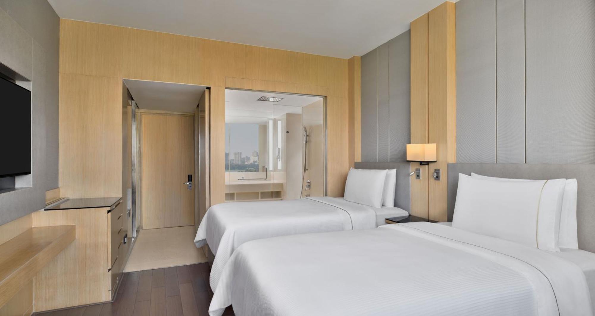 The Westin Mumbai Powai Lake Экстерьер фото
