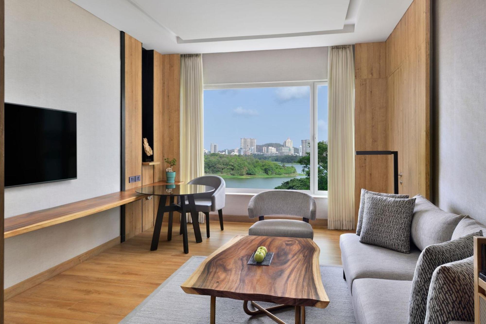 The Westin Mumbai Powai Lake Экстерьер фото